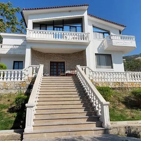 Mare - For Families & Groups Homestay Vlore