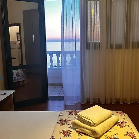 Mare - For Families & Groups Homestay